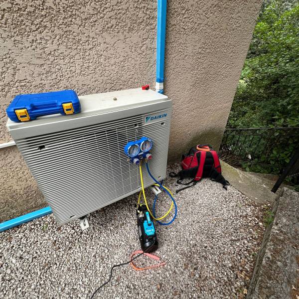 Prix installation d'un système de climatisation réversible Daikin pour une maison à Montpellier P