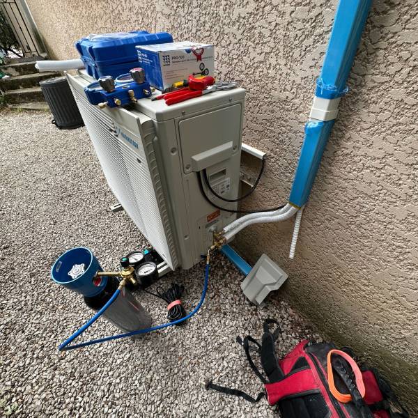 Prix installation d'un système de climatisation réversible Daikin pour une maison à Montpellier P