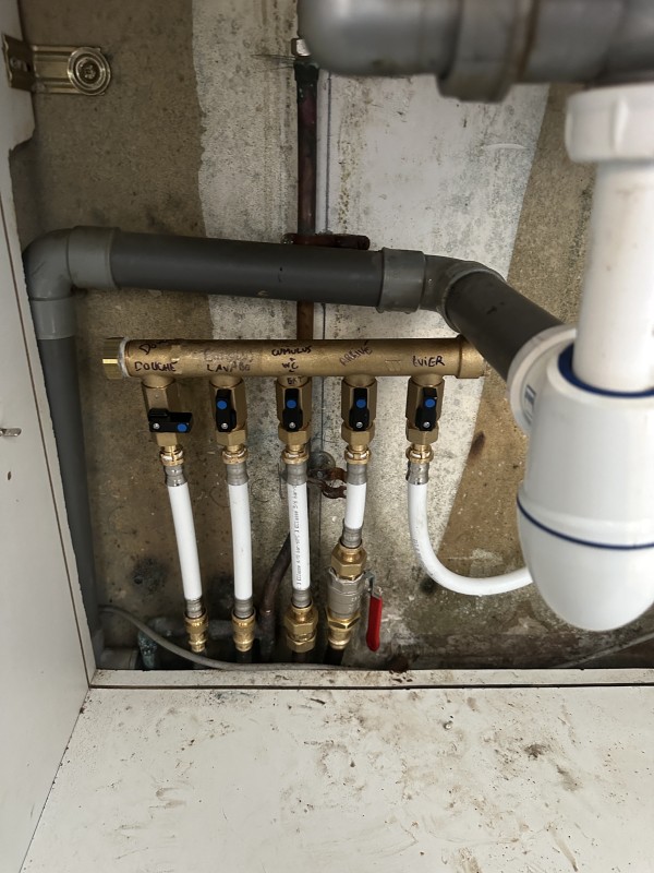 recherche de fuite par un plombier  à Carnon 