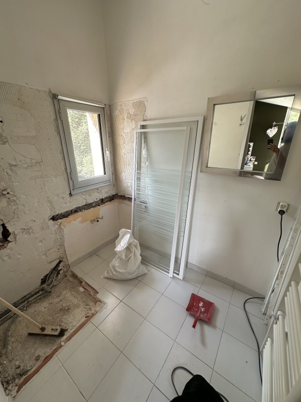 demolitions d'une salle de bain a rénové a lunel