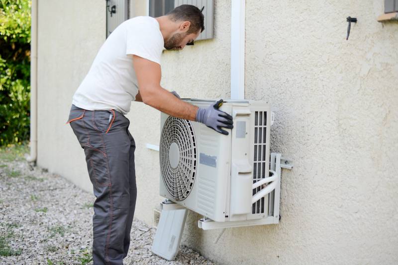 Installation d'une climatisation avec contrat d'entretien dans une maison à Montpellier