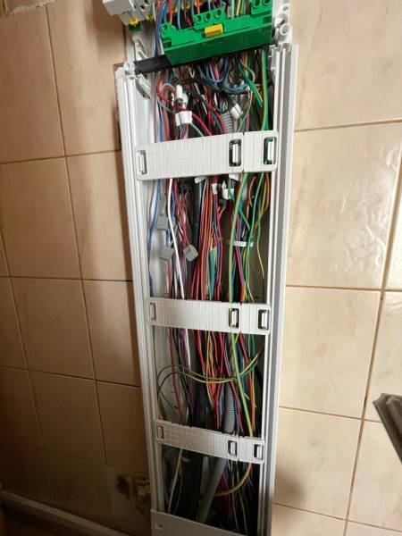 Cable électrique mélangé lors d'une remise aux normes électrique a Montpellier proche de Juvignac