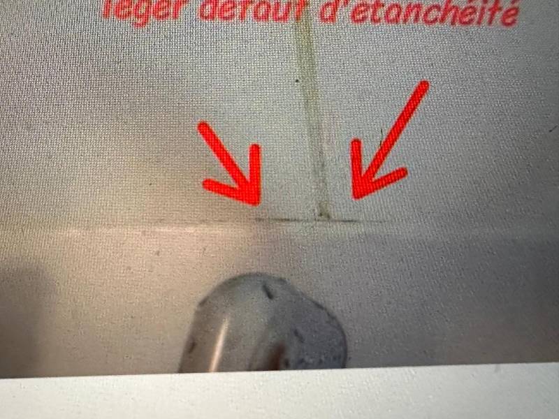 Intervention d'urgence plombier Montpellier pour fuite d'eau importante sur tuyauterie avec risque de dégâts majeurs immédiats.
